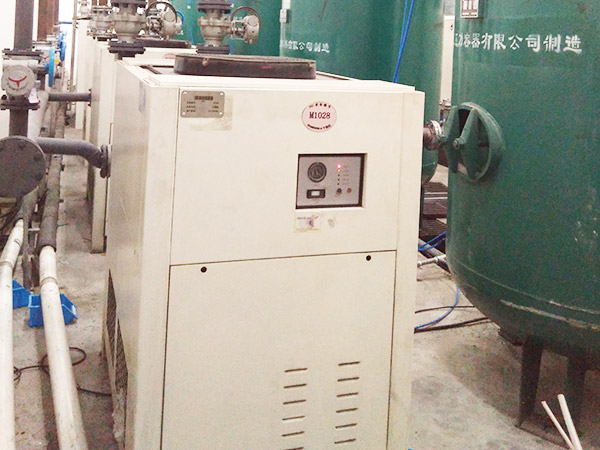 睿者機(jī)械分享有關(guān)無(wú)油空壓機(jī)螺桿式保養(yǎng)！